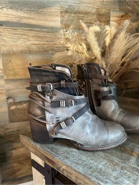 Women’s Freebird Crue Distressed Gray Leather Ankle Boots with Buckle Straps